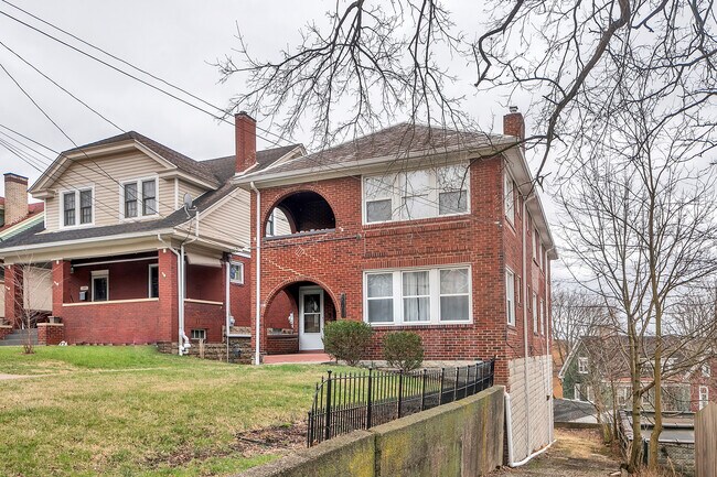 Bienvenido a casa en 203 Richbarn Rd, en la encantadora ciudad de Brighton Heights. - 203 Richbarn