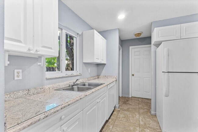 Foto del edificio - 13789 Yarmouth Dr