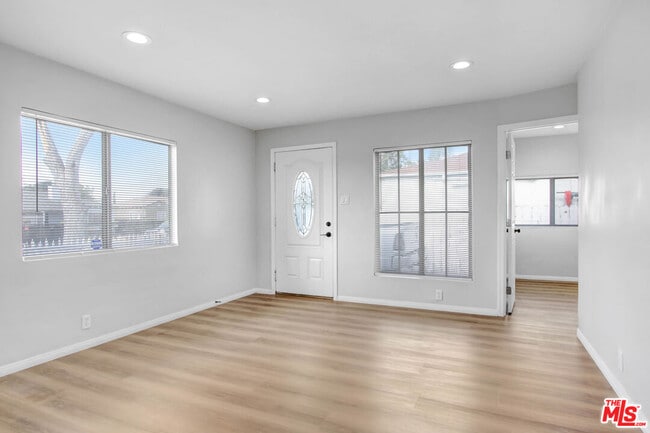 Building Photo - 609 Pico St