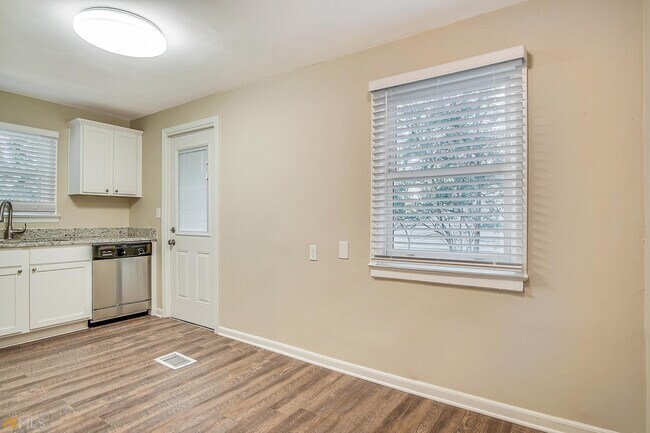 Foto del edificio - 1807 Oakmont Dr NW
