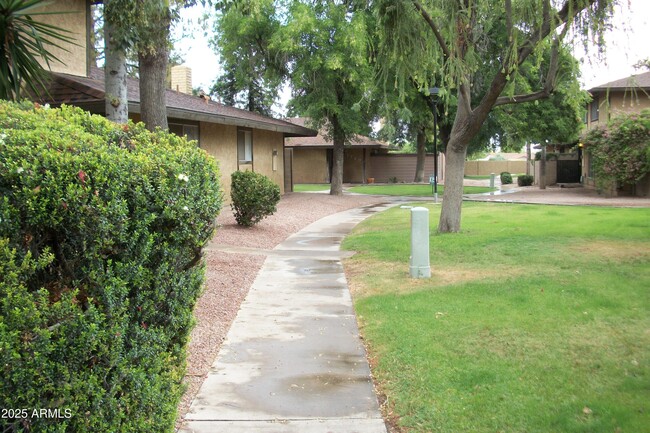 Foto del edificio - 1704 W Village Way