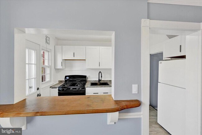 Foto del edificio - 7954 Kavanagh Rd