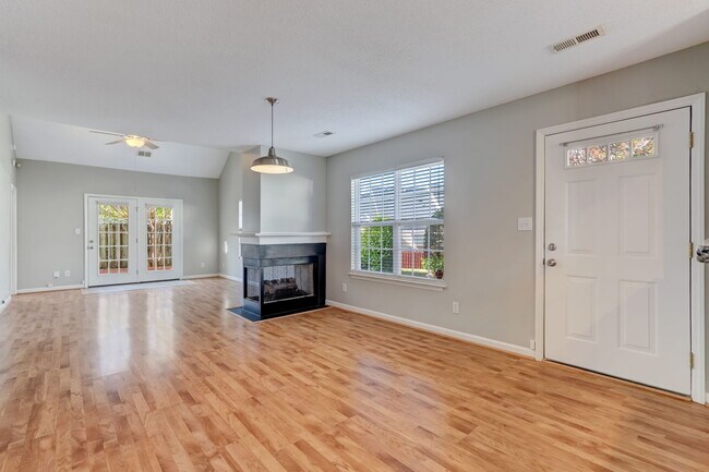 Foto del edificio - 35 Cambridge Oak Cir