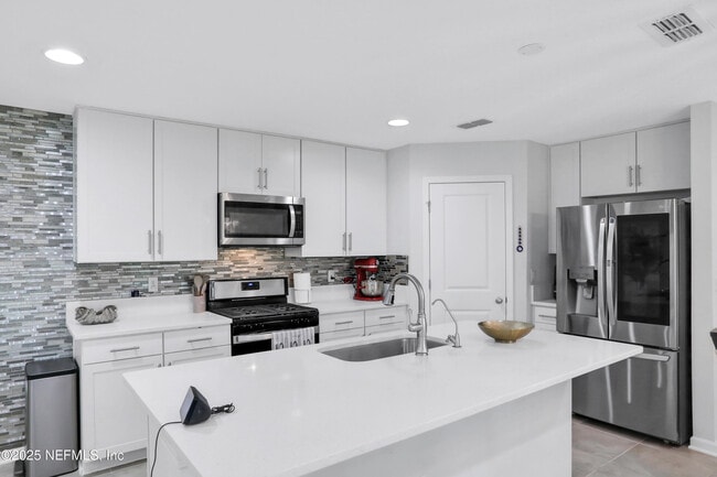 Foto del edificio - 669 Meadow Ridge Dr