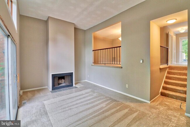 Foto del edificio - 449 Colonial Ridge Ln