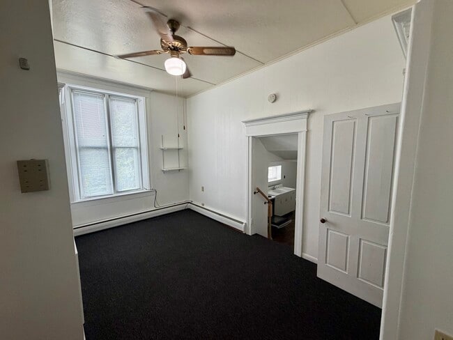 Building Photo - 56 Elm St
