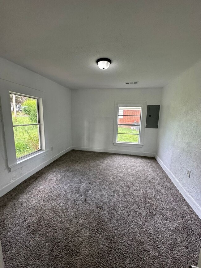 Building Photo - 1208 Helberg Ln