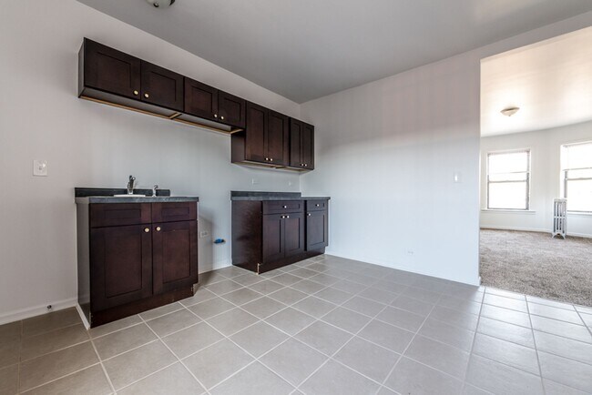 Foto del edificio - 330 N Pine Ave Chicago, IL 60644