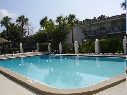 Piscina - Governor's Manor Apartments