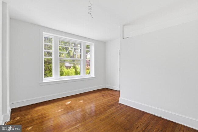Building Photo - 5939 Drexel Rd