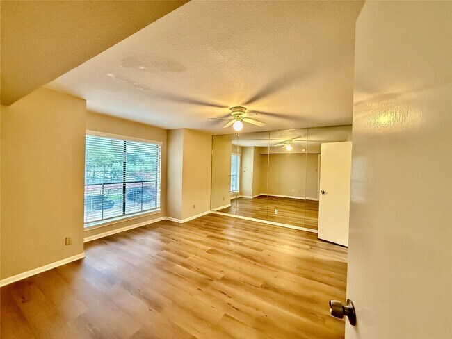 Foto del edificio - 3100 Walnut Bend Ln