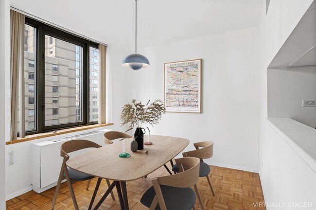 Foto del edificio - 15 W 61st St