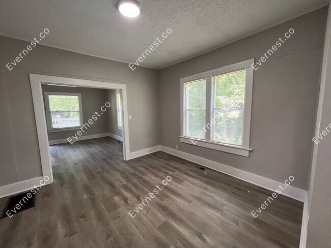 Building Photo - 1316 W 22nd St