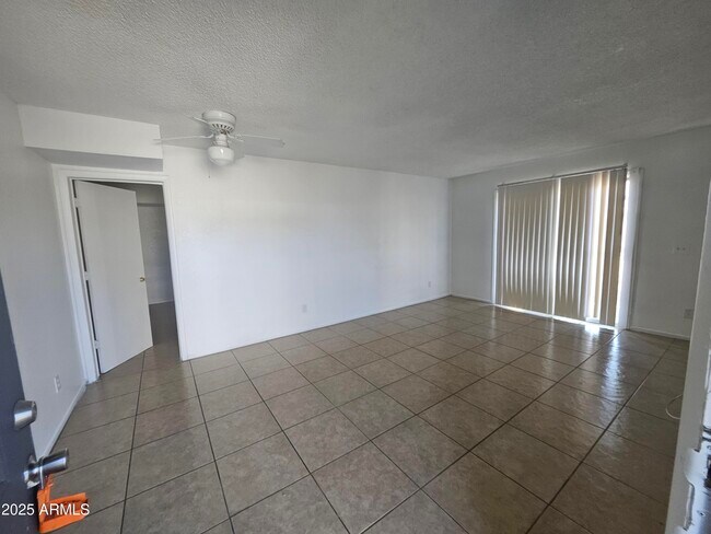 Foto del edificio - 2801 E Monte Cristo Ave