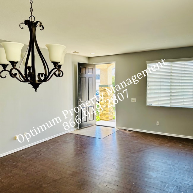 Foto del edificio - Modern Elegance and Comfort!