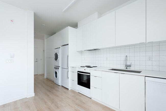 Building Photo - 1090 Jervis St