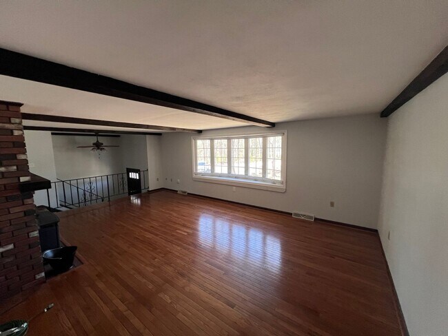 Foto del edificio - Check out this 3 bedroom 3 bath home for lease