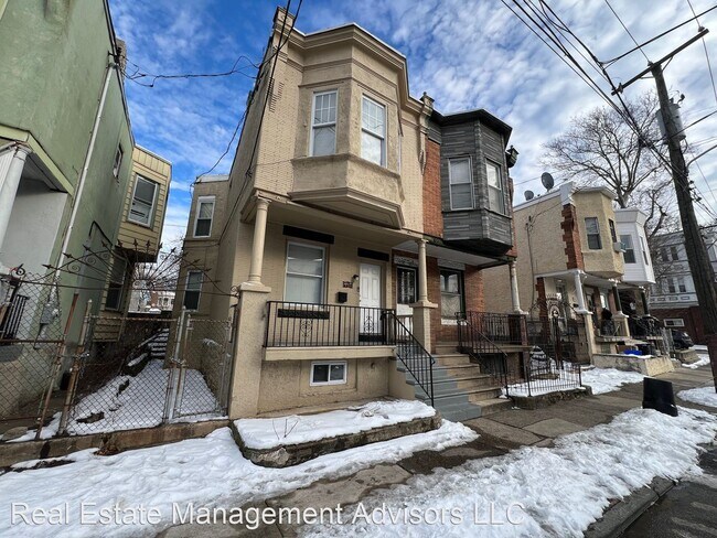 Building Photo - 3 br, 1 bath House - 445 North 51st Street