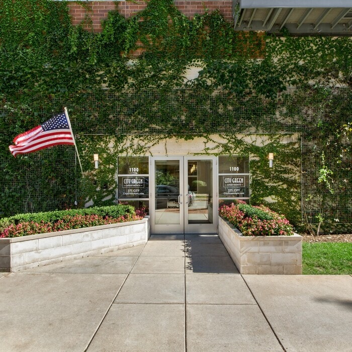 Primary Photo - 1040 N Cass St