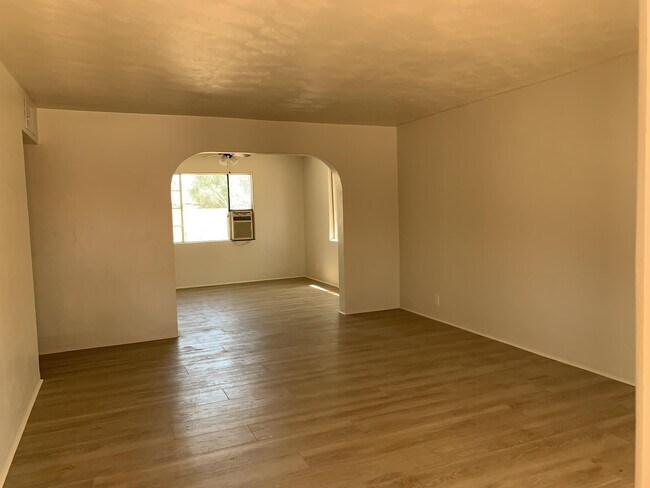 Foto del edificio - 2301 E 18th St