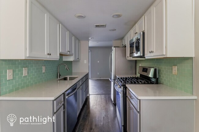 Building Photo - 8390 Discovery Pl