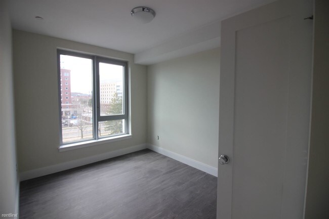 Building Photo - 4 br, 2 bath  - 1065 Tremont St # 18M