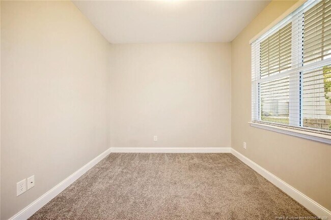 Building Photo - 136 Loch Ln