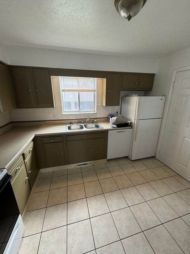 Foto del edificio - LMB-Stow Apts, LLC  for First Prop II