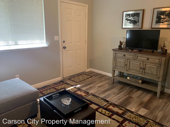 Building Photo - 976 Latigo Dr