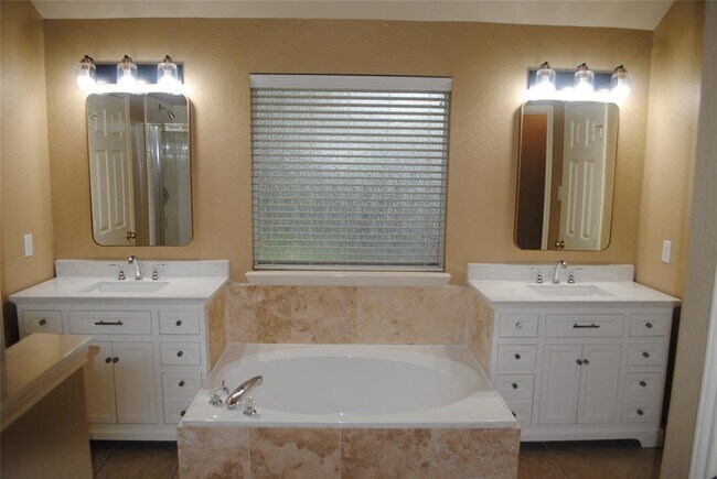 Foto del edificio - 4606 Russett Ln