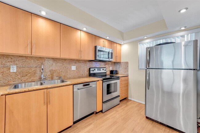 Foto del edificio - 17900 N Bay Rd