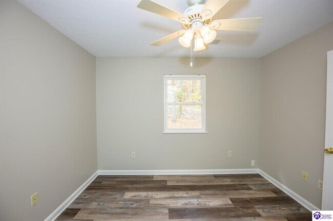 Foto del edificio - 356 Bittersweet Dr