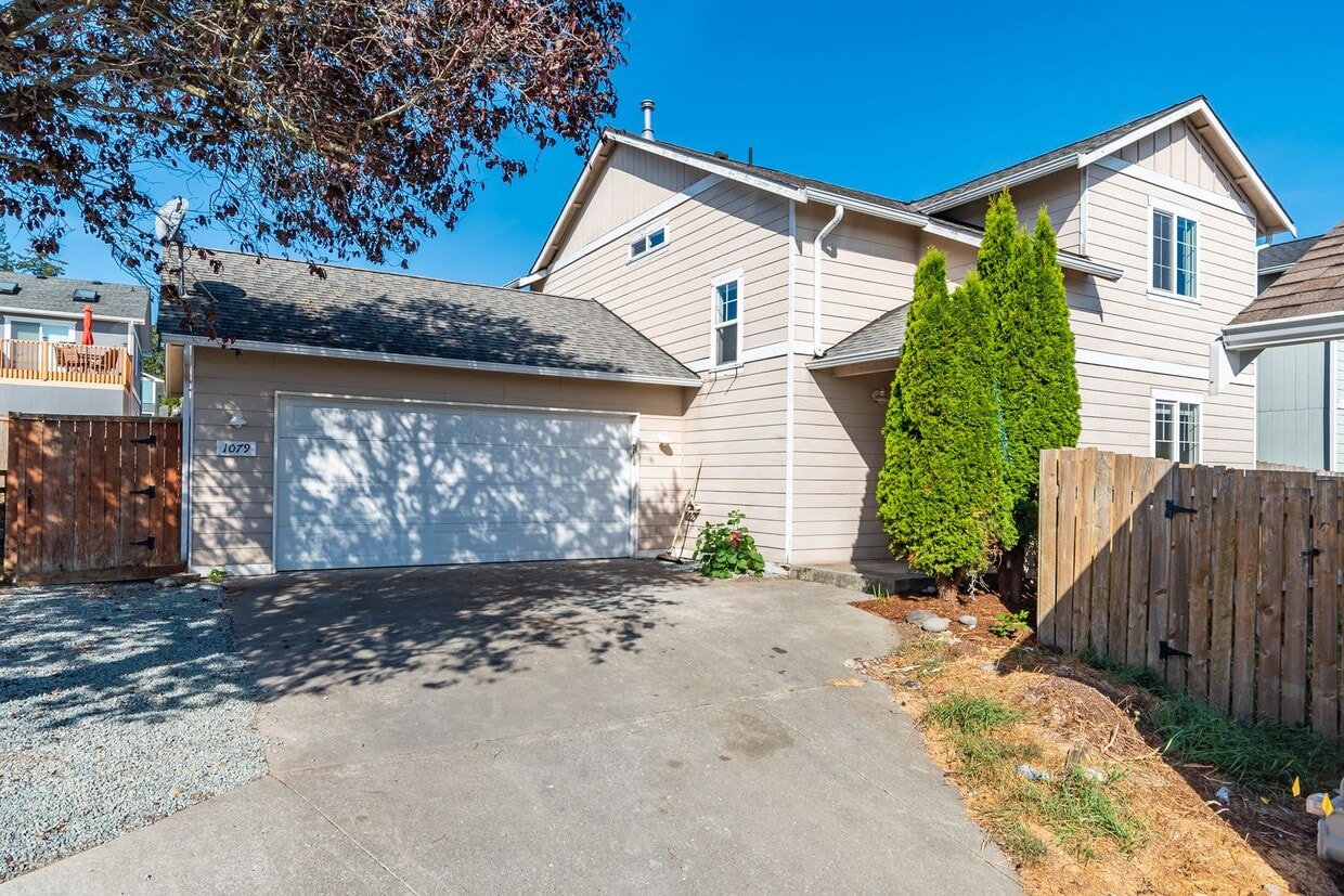 Primary Photo - Spacious 4-Bedroom Home with Cozy Backyard...
