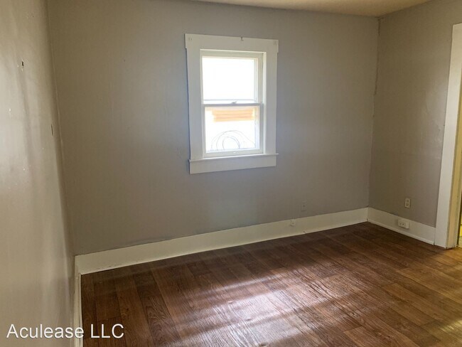Foto del edificio - 1 br, 1 bath House - 609 W 4th