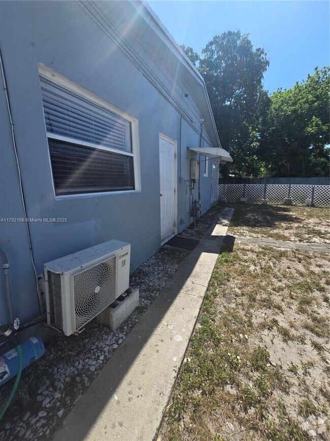 Building Photo - 20200 NW 11th Ct