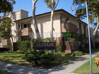Foto principal - 10310 Regent St