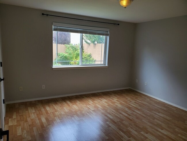 Building Photo - 3 Bd., 2.5 Ba. home in NE Bellingham near ...