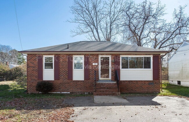 Building Photo - 11 N Fern Ave
