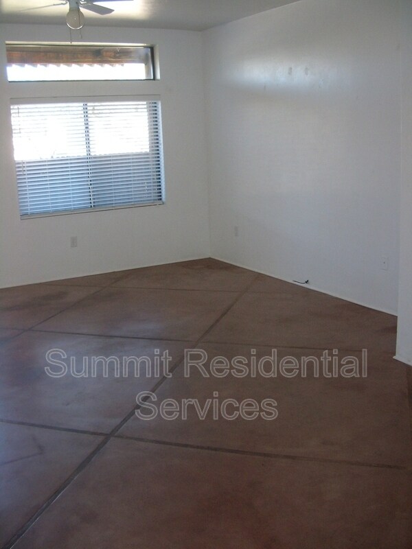 Building Photo - 272 E Calle Arizona