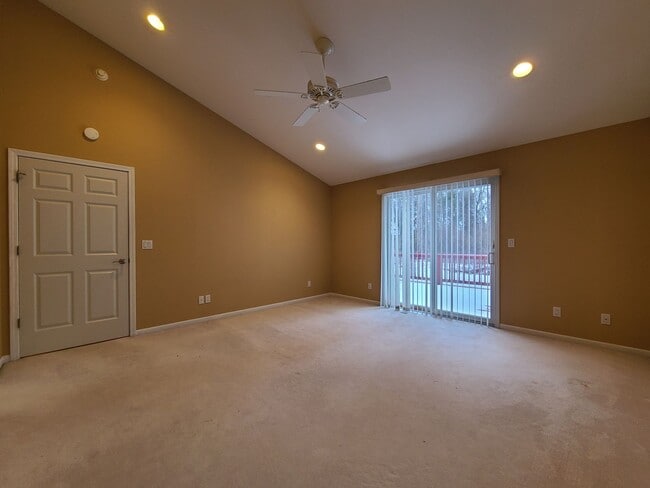 Building Photo - Spacious 4-Bedroom, 2.5-Bath Condo in St. Joseph