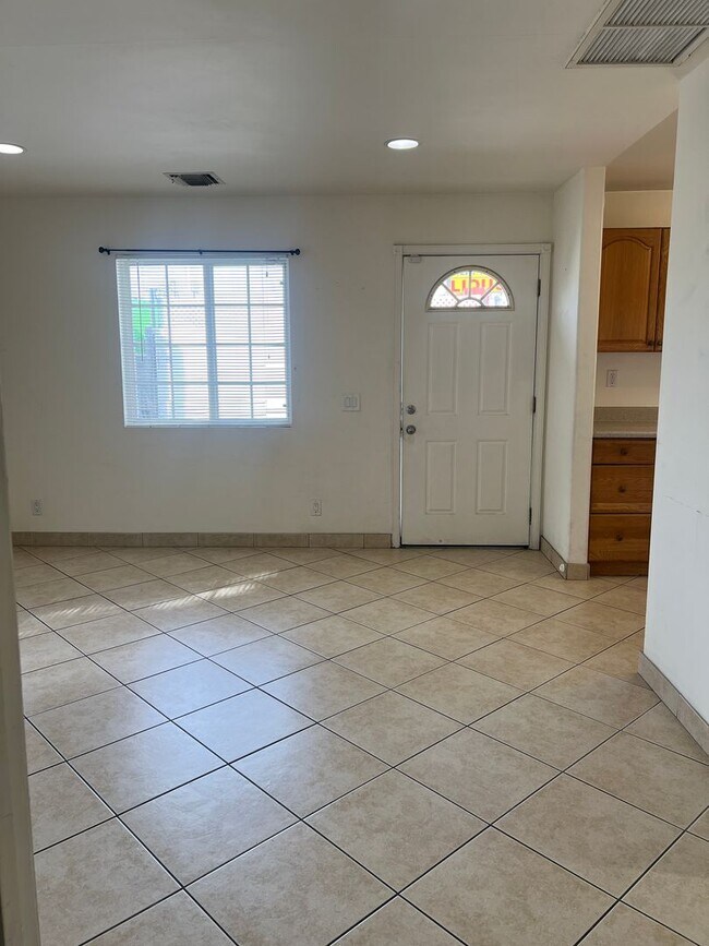 Building Photo - 7555 Collett Ave
