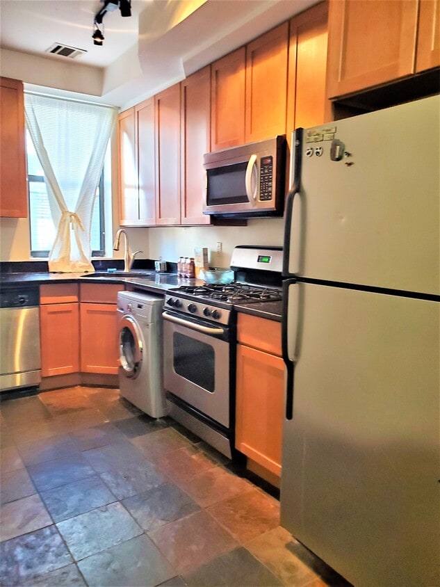 Primary Photo - 112 Morris St