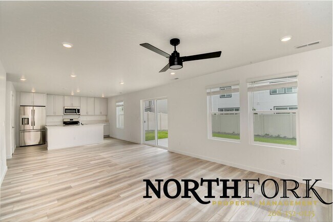 Foto del edificio - Beautiful, Brand New, Spacious Meridian Home