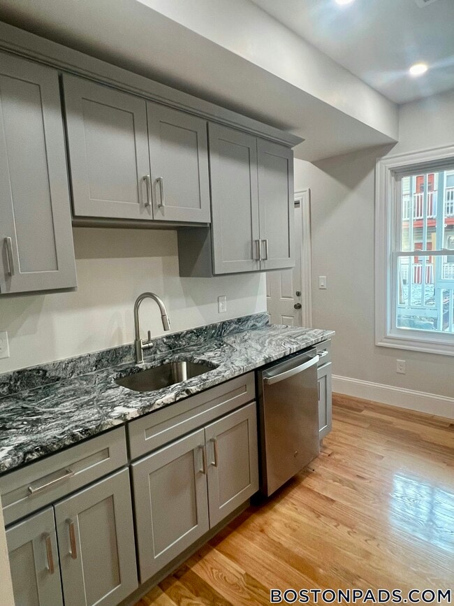 Building Photo - 17 Verrill St