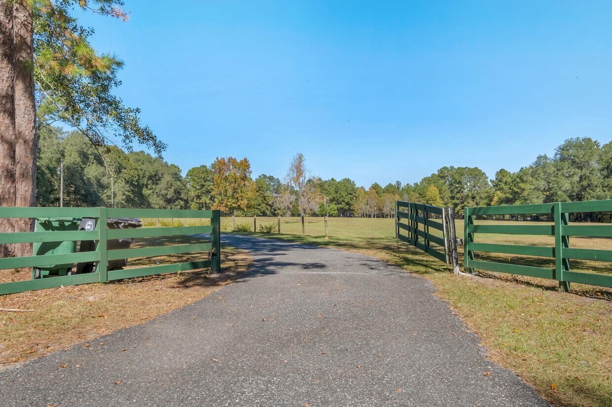 Foto principal - 13501 Moccasin Gap Rd