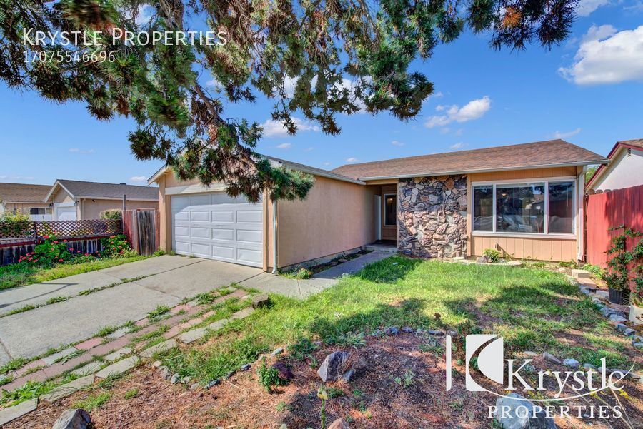 Primary Photo - Updated, single-level home located in Nort...