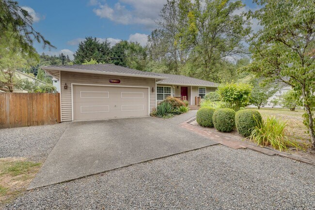 Building Photo - Bothell Rambler Walking Distance to DT Bot...