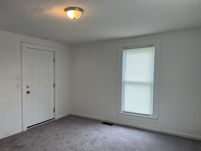 Foto del edificio - 2 bedroom 1 bath house