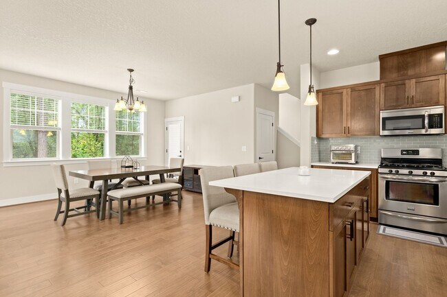 Foto del edificio - GORGEOUS SHERWOOD 3 BED/2.5 BATH+ OFFICE O...