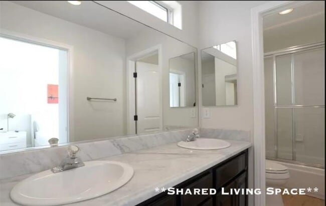 Building Photo - bedroom in Santa Monica CA 90404